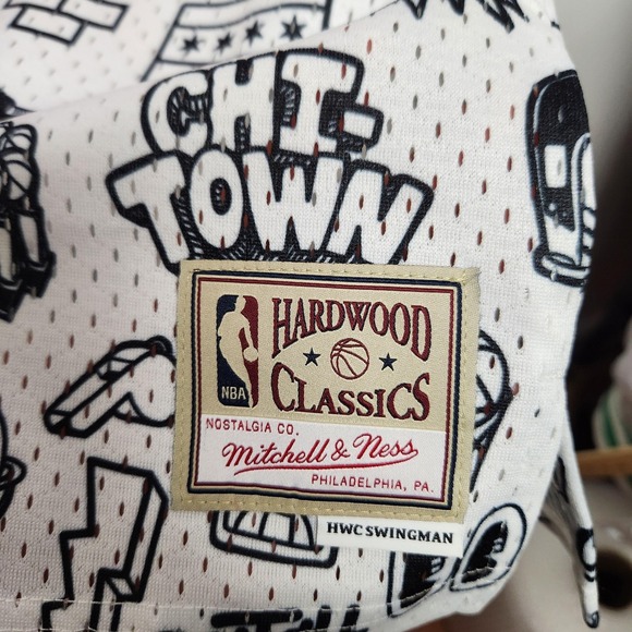 Chicago Bulls Jersey Womens Medium Mitchell &‎ Ness NBA Basketball Pippen 33 HWC - Picture 2 of 8